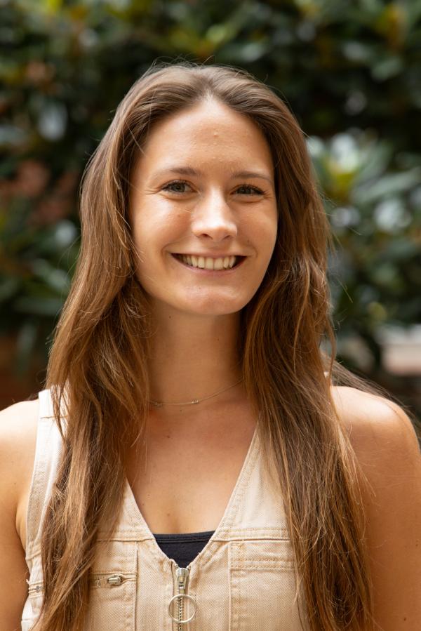 head shot of Laura Edwards