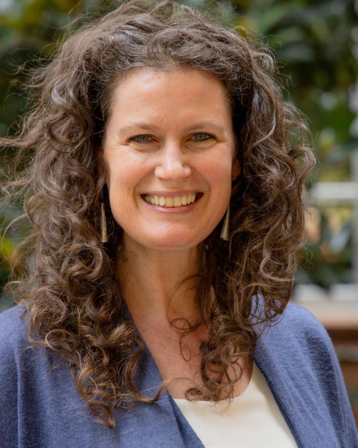 head shot of Kirsten Grorud-Colvert